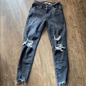 Woman Levi’s jeans